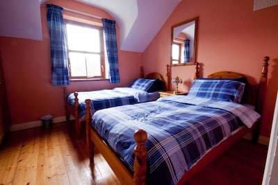 Achill Cottages no.1 - sleeps 6 guests  in 3 bedrooms