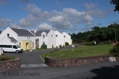 Achill Cottages no.1 - sleeps 6 guests  in 3 bedrooms