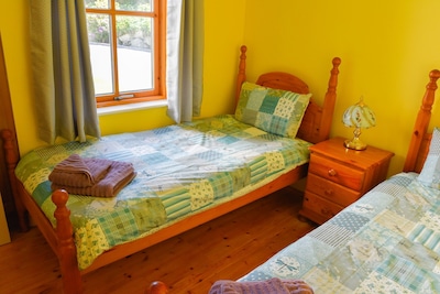 Achill Cottages no.3 - sleeps 6 guests  in 3 bedrooms