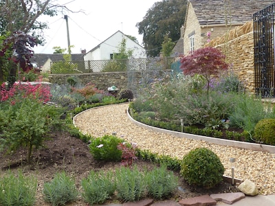 Charmantes Cotswold Stone Cottage mit 3 großen Schlafzimmern mit Bad und hübschem Garten