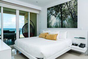 Master bedroom w/ king size bed