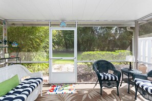 Ocean Walk M2 - Screened Patio