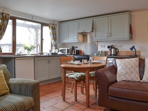 Open plan living space | Gardener’s Cottage - Orchard Farm, Bideford