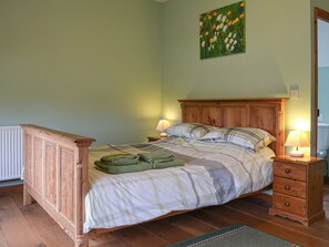 Double bedroom | Gardener’s Cottage - Orchard Farm, Bideford