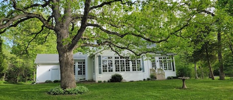 The Miller House - Honey Creek Retreats