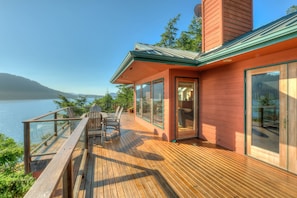 Spacious Upper Deck