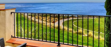 Two Queens Luxury with Oceanbluff Views from Guestroom & Balcony