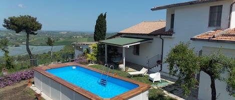 Plante, Bâtiment, Propriété, L'Eau, Ciel, Piscine, Fenêtre, Bleu Azur, Arbre, Maison