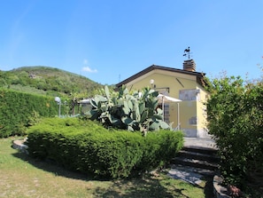 Sky, Plant, Building, House, Window, Vegetation, Land Lot, Cottage, Grass, Shrub