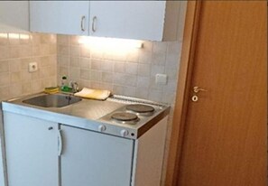 SA6(2): kitchen