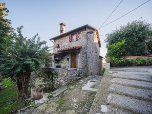 Plant, Sky, Building, Window, Tree, Vegetation, Land Lot, Landscape, Stairs, Cottage