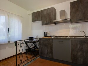 Cuisine, Comptoir, Sol, Meubles, Appareil De Cuisine, Design Intérieur, Sol, Cabinetry, Principaux Appliance, Pièce