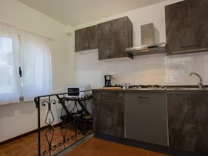 Cuisine, Comptoir, Sol, Meubles, Appareil De Cuisine, Design Intérieur, Sol, Cabinetry, Principaux Appliance, PiÚce