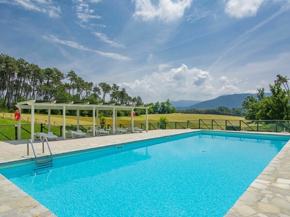 Water, Sky, Cloud, Property, Plant, Swimming Pool, Tree, Azure, Shade, Rectangle