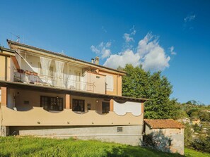 Sky, Plant, Cloud, Property, Window, Building, Land Lot, Wood, Tree, Residential Area