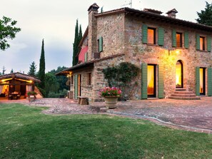 Cielo, Costruzione, Pianta, Finestra, Albero, Casa, Vaso Di Fiori, Quartiere, Erba, Zona Residenziale