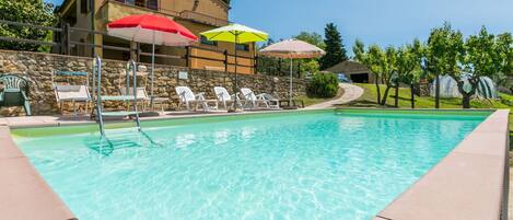 Water, Sky, Property, Plant, Building, Swimming Pool, Tree, Chair, Shade, House