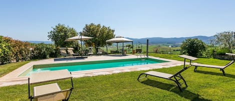 Acqua, Pianta, Cielo, Mobilia, Piscina, Albero, Tavolo, Mobili Da Esterno, Shade, Paesaggio Naturale