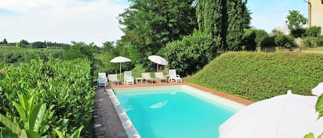 Schwimmbad, Eigentum, Natürliche Landschaft, Grundeigentum, Haus, Resort, Villa, Gebäude, Gras, Freizeit