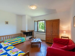 Eigentum, Möbel, Fenster, Couch, Komfort, Gebäude, Bilderrahmen, Beleuchtung, Holz, Wohnzimmer