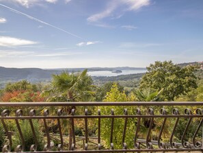 Wolke, Himmel, Pflanze, Zaun, Natürliche Landschaft, Baum, Berg, Horizont, Holz, Landschaft