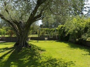 Pflanze, Baum, Ast, Natürliche Landschaft, Schatten, Grundstueck, Gras, Erholung, Freizeit, Strauch