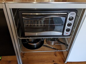 Oven & grill in the kitchen area