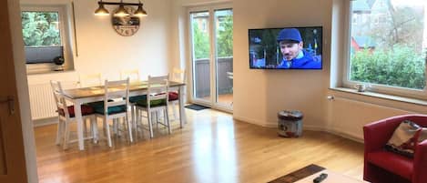 Wohnzimmer, Esszimmer, Smart TV, Balkon, kostenloses Wlan!