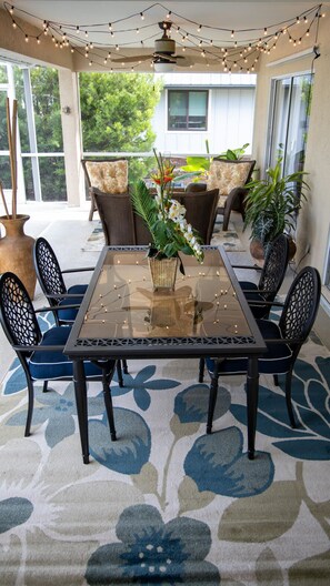 lanai, plenty of room for family time