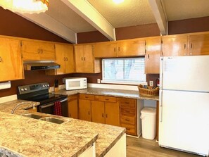 Kitchen/Breakfast Bar