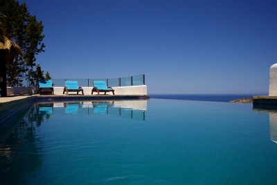 Beautiful villa with private pool and stunning sea views
