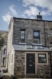 4 Bedrooms, sleeping 6,  just 2 minutes walk from Hebden Bridge town square .