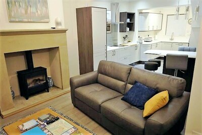 4 Bedrooms, sleeping 6,  just 2 minutes walk from Hebden Bridge town square .