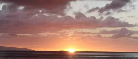 Magnifique couché de soleil sur la plage de Souffleur Port-Louis à 5mn à pied