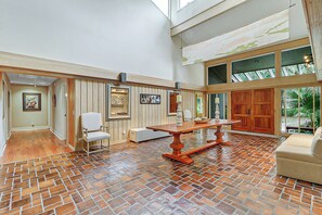 3 Twin Pines Ct - Entryway