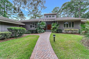 3 Twin Pines Ct - 5 Bedroom Sea Pines Home