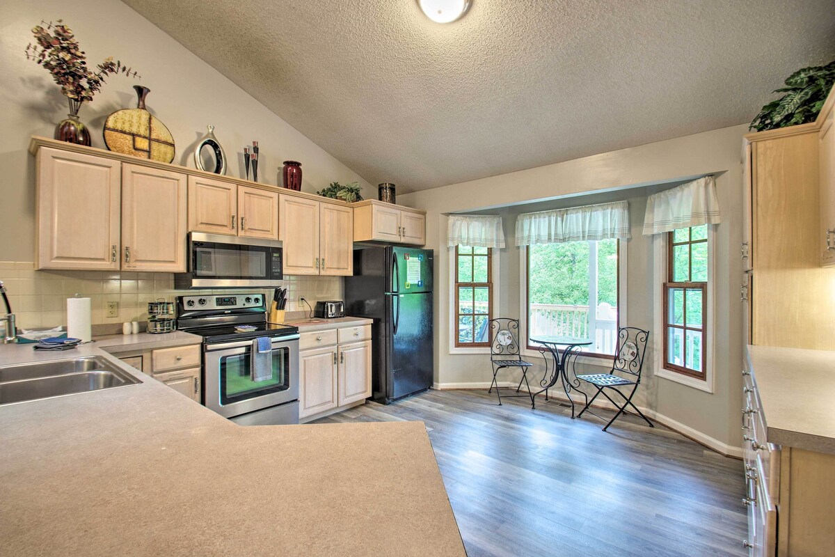 Big Home: Game Room, Hot Tub & 17-Seat Theater