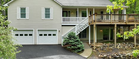 Massanutten Vacation Rental Home | 7BR | 3BA | Stairs Required | 2,800 Sq Ft