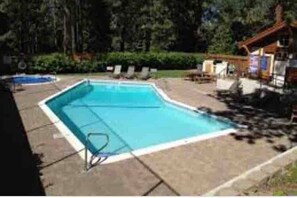 Neighborhood private heated pool & spa (summer only) and 2 private tennis courts