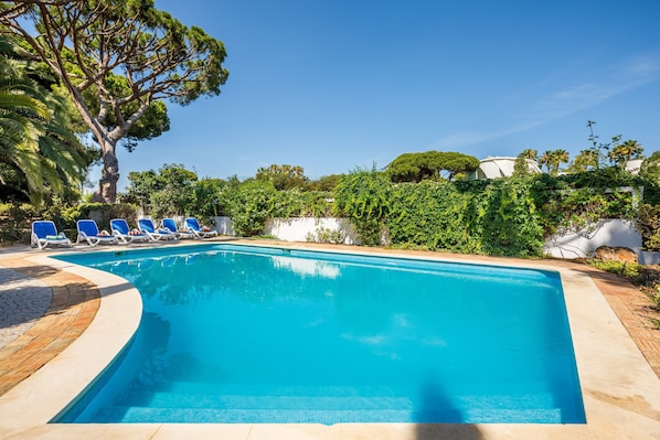 Villa Quadradinhos 38Q | 4 Bedrooms | Private Pool | Short Walk To The Beach And Praca | Vale Do Lobo By Villamore