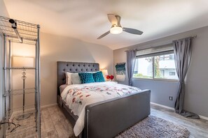 Bright Queen Size Bedroom with Ensuite Bathroom