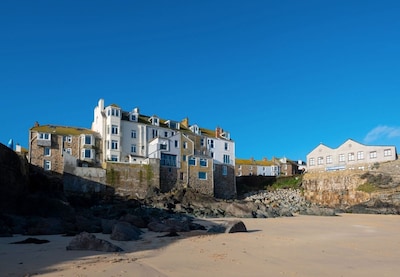 3 Sea View Place, St Ives