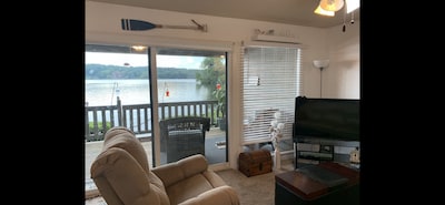 Peaceful, quiet, and cozy,--all in a newly remodeled condo on the lake