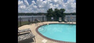 Peaceful, quiet, and cozy,--all in a newly remodeled condo on the lake