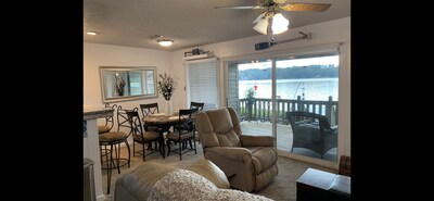 Peaceful, quiet, and cozy,--all in a newly remodeled condo on the lake