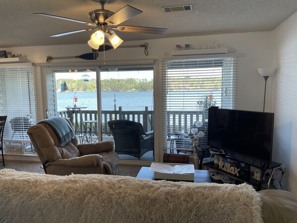 Living room w/gorgeous lake view