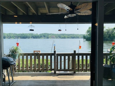 Peaceful, quiet, and cozy,--all in a newly remodeled condo on the lake