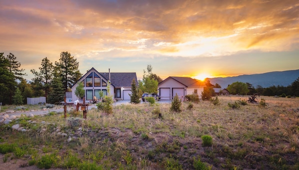 2.5 secluded acres with 360 degree mountain views.