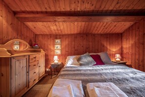 Attic bedroom 3
