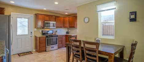 Spacious, equipped kitchen